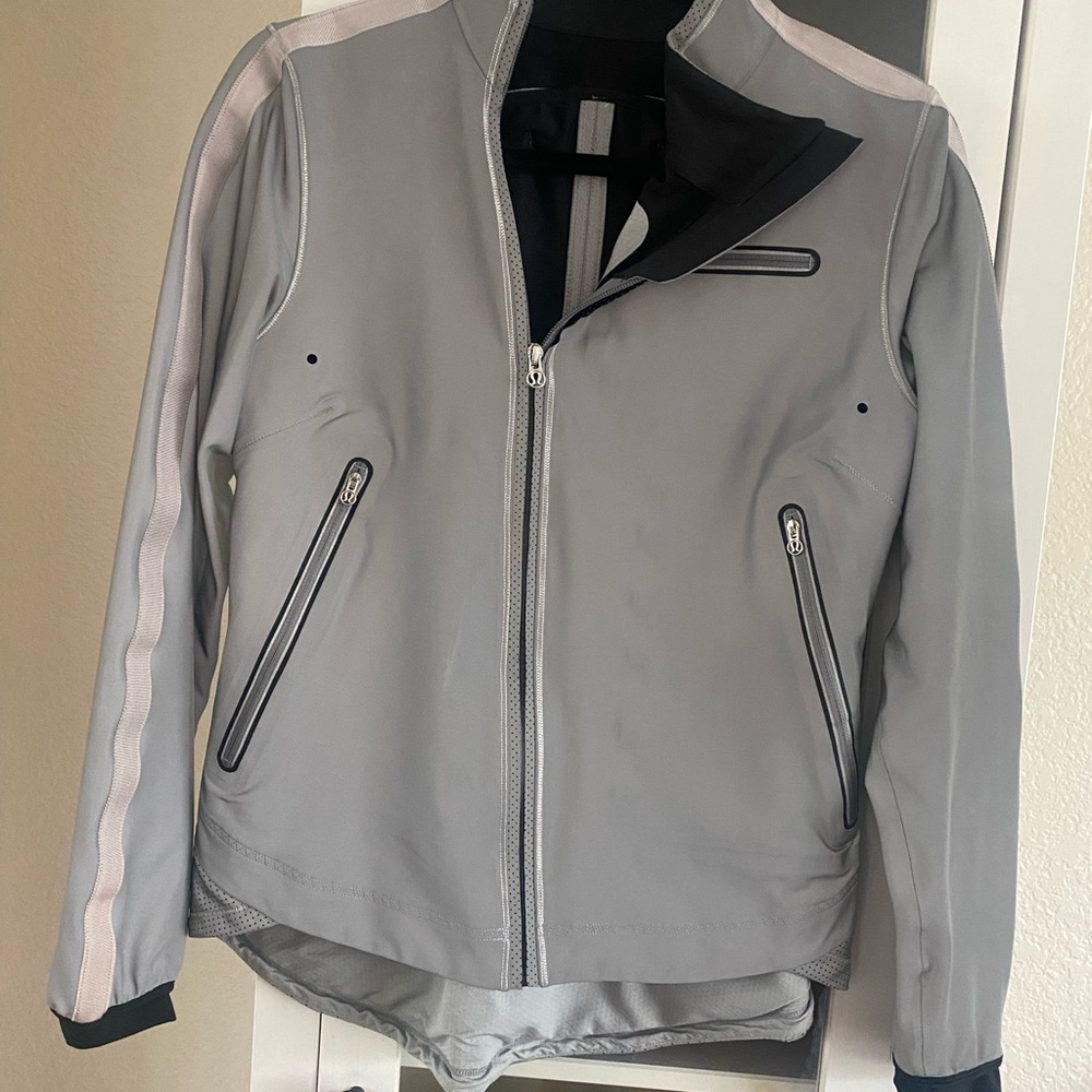 Lululemon Athletic RUN reflective Silver Jacket - Picture 7 of 7